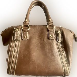 Coco + Carmen Brown shoulder bag w/2 faux zippers on the front. Soft leather.